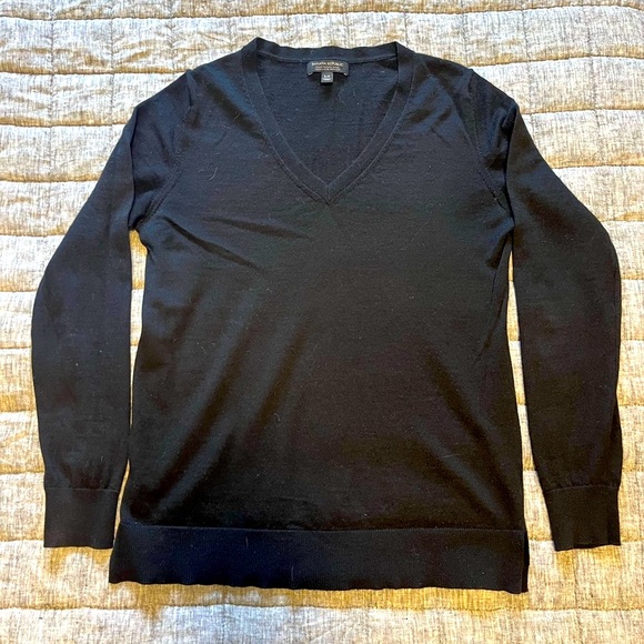 Banana Republic Black Sweater - Picture 2 of 4